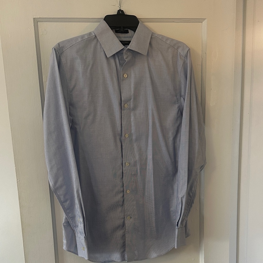 Banana Republic Men's Light Blue Dress Shirt - Classic Collar